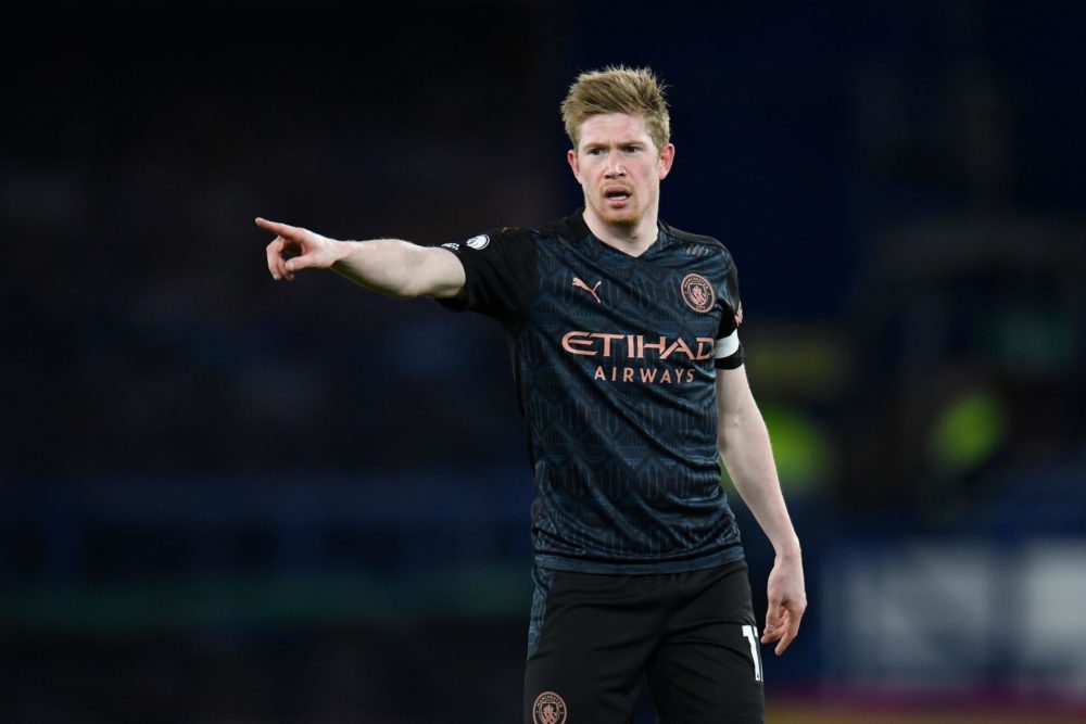 Manchester City's Belgian midfielder Kevin De Bruyne gestures during the English Premier League football match between Everton and Manchester Unite...