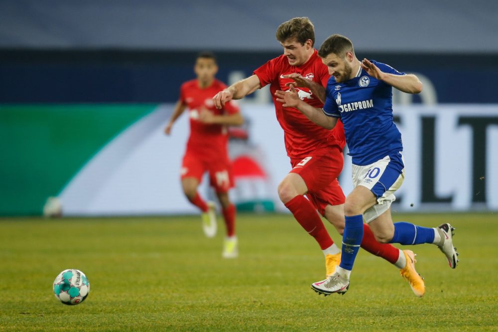 Leipzig's Norwegian forward Alexander Sorloth and Schalke's German defender Shkodran Mustafi (R) vie for the ball during the German first division Bundesliga football match between FC Schalke 04 and RB Leipzig in Gelsenkirchen, western Germany, on February 6, 2021. (Photo by Leon KUEGELER / POOL / AFP) 