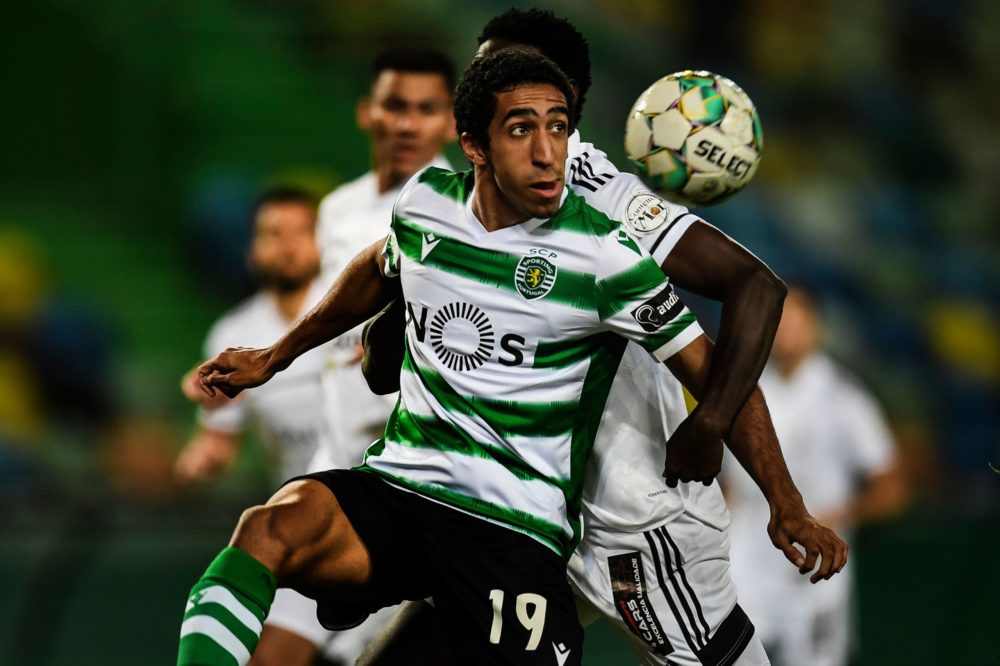 Sporting's Portuguese forward Tiago Tomas (L) vies with Farense's Bissau Ginean defender Bura (R) during the Portuguese league football match betwe...