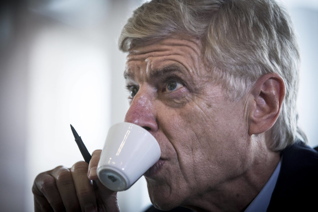 Mikel Arteta wants Arsene Wenger to return to Arsenal 2 Arsene Wenger presente sa biographie a Strasbourg NEWS : Arsene Wenger presente sa biographie a Strasbourg - 17/10/2020 ELY androcegarra/panoramic