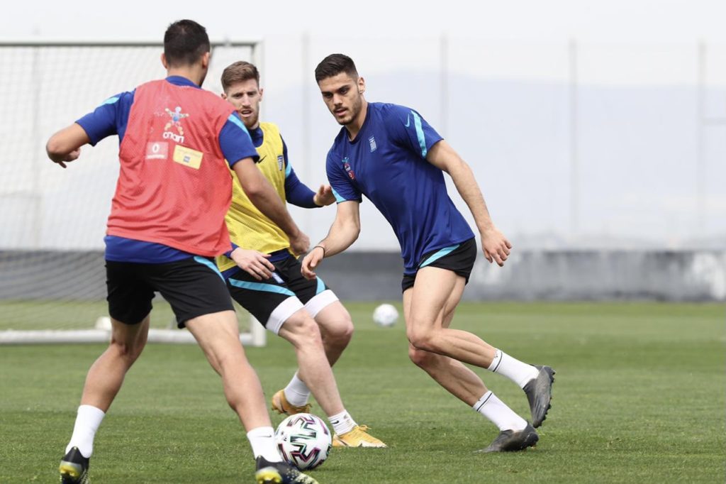 5 goals, 4 assists, 2 debuts: Arsenal's March international results 7 Konstantinos Mavropanos in training with the Greece national team (Photo via Mavropanos on Twitter)