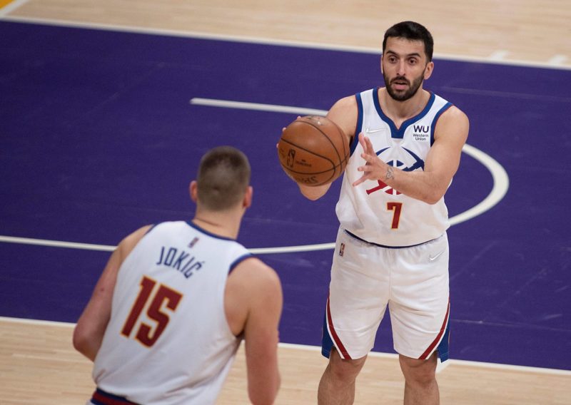 Facundo Campazzo R of the Nuggets passes the ball to teammate Nikola Jokic during the NBA, Basketball Herren, USA game between Los Angeles Lakers a...