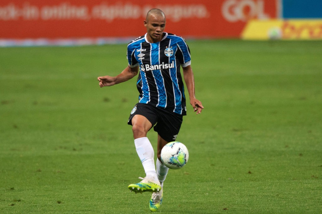 Arsenal eyeing Gremio's Vanderson despite new contract 2 27th December 2020 - Arena de Gremio, Porto Alegre, Brazil Brazilian Serie A, Gremio versus Atletico Goianiense - Vanderson of Gremio plays the ball forward. Photo: Max Peixoto