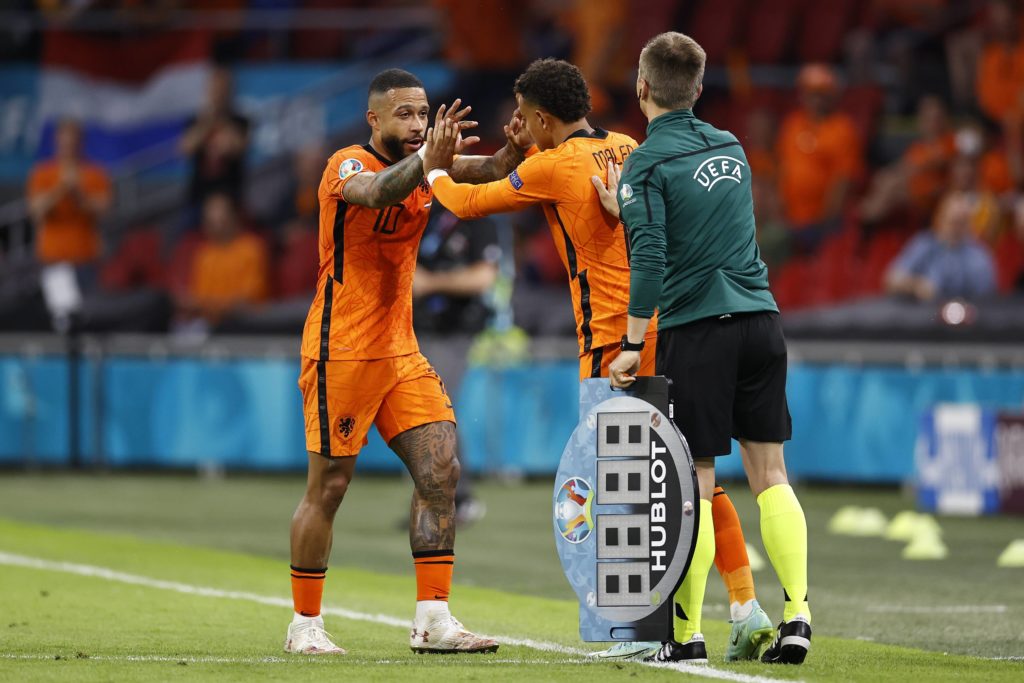 Memphis Depay and Donyell Malen of the Netherlands during the UEFA EURO 2020 Group C match between the Netherlands and Ukraine at the Johan Cruijff ArenA on June 13, 2021. Photo: VI ANP Sport / ANP IV