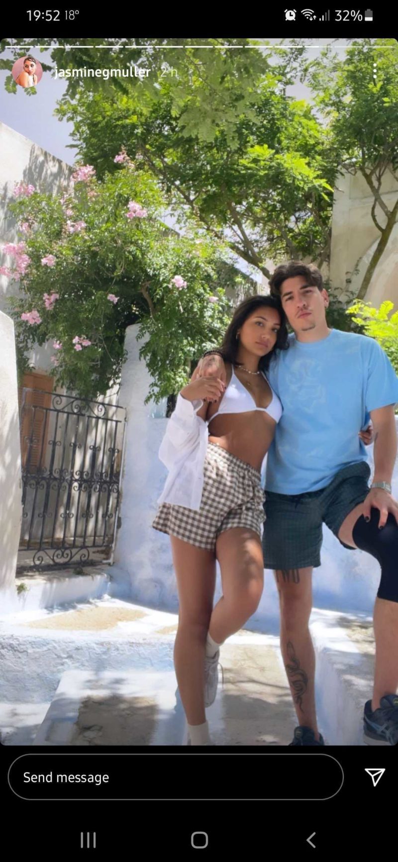 Calum Chambers makes STATSports investment 3 Hector Bellerin on holiday