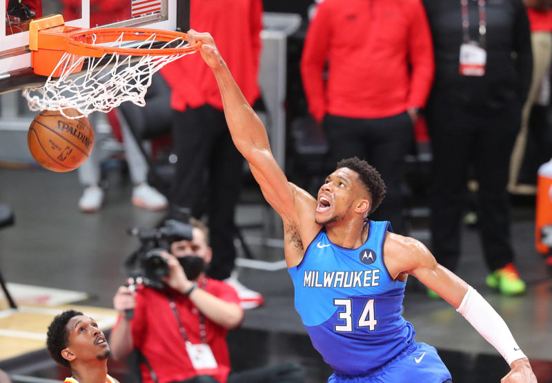 Giannis Antetokounmpo reveals he is an Arsenal fan 2 Giannis Antetokounmpo slams over Atlanta Hawks guard Lou Williams during the 2nd quarter in game 3 of the NBA, Basketball Herren, USA Eastern Conference Finals on Sunday, June 27, 2021, in Atlanta. Atlanta USA - Copyright: Curtis Compton