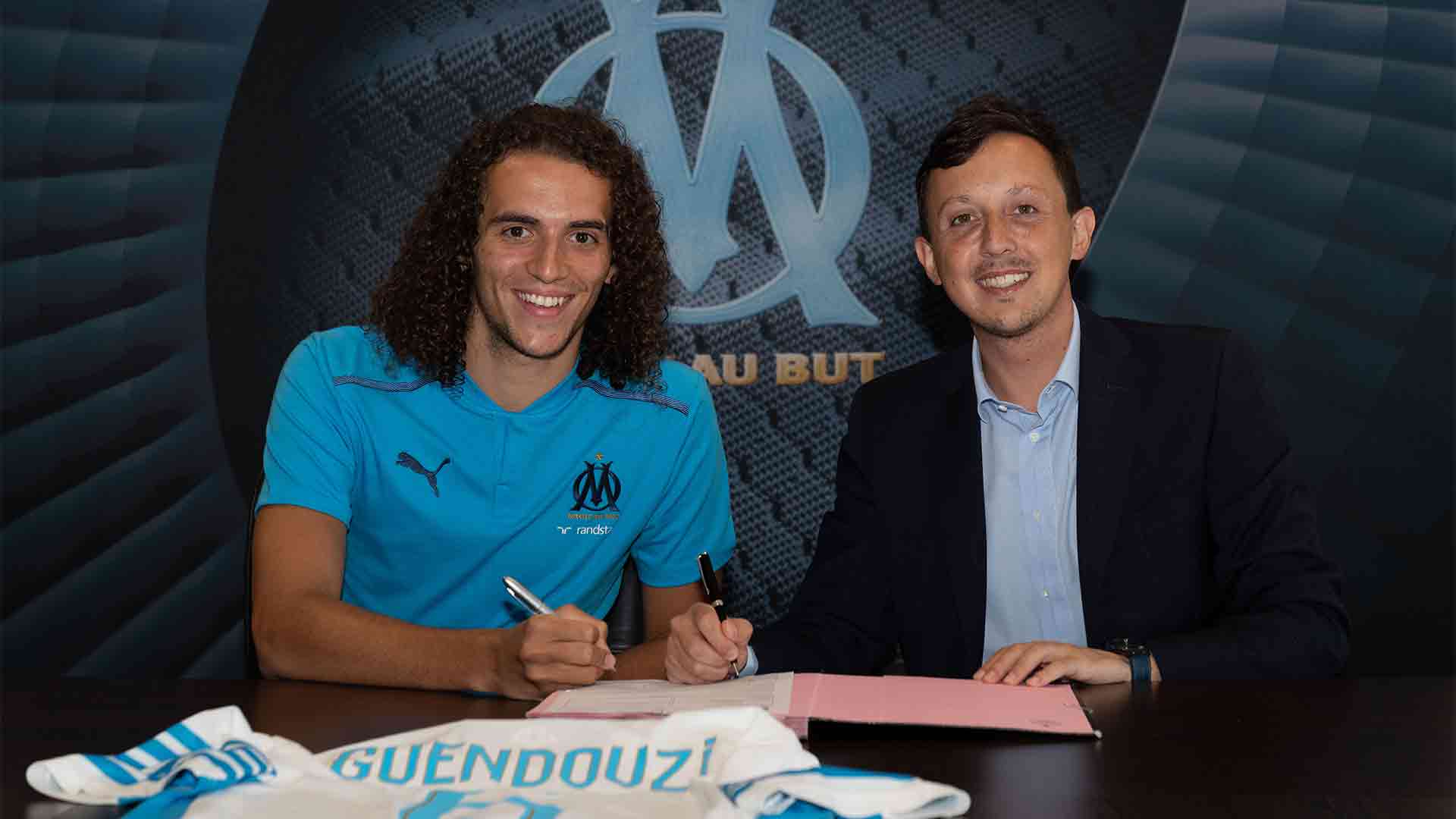 Matteo Guendouzi signing for Marseille (Photo via OM.fr)