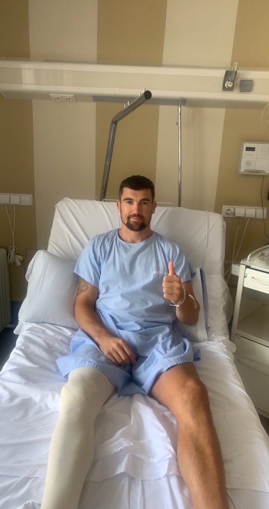 Mat Ryan following surgery (Photo via @MatyRyan on Twitter)