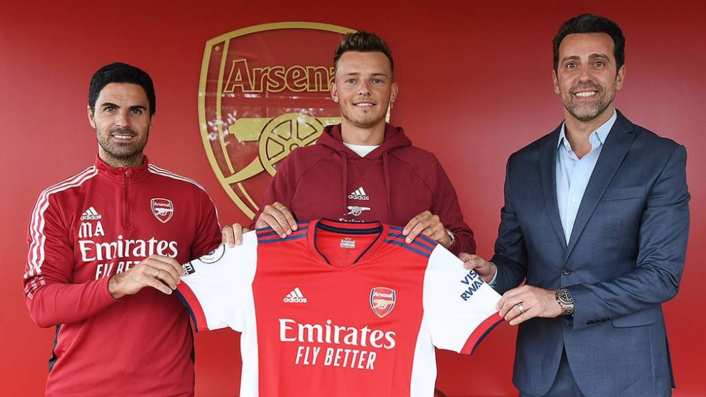Official: Arsenal sign Ben White 2 Ben White alongside Mikel Arteta and Edu after signing for Arsenal (Photo via Arsenal.com)