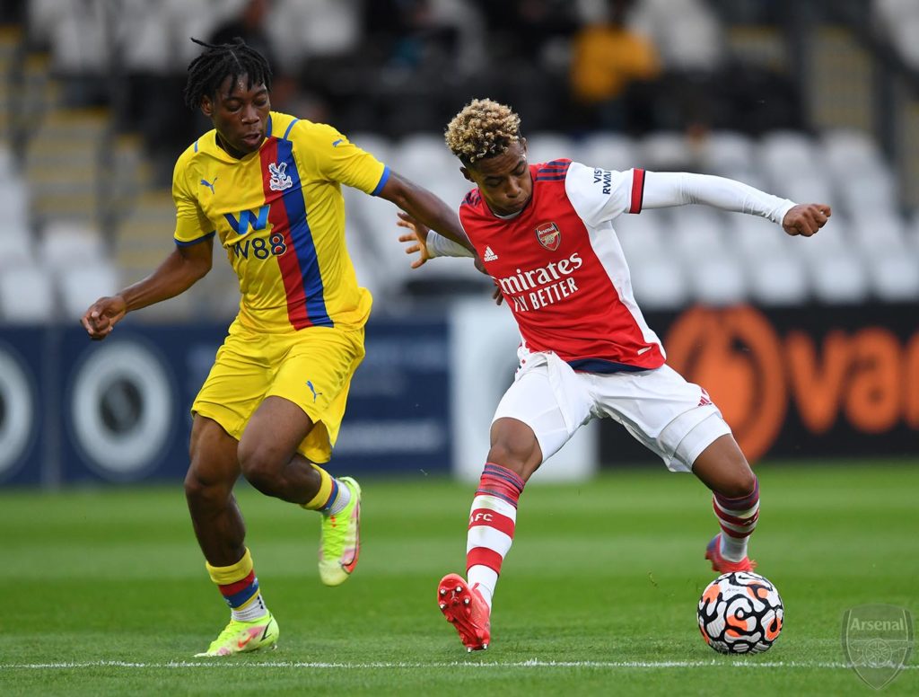 Omari Hutchinson scores fantastic solo goal in Arsenal u23 win over Palace 2 Omari Hutchinson playing for the Arsenal u23s against Crystal Palace (Photo via David Price on Twitter)