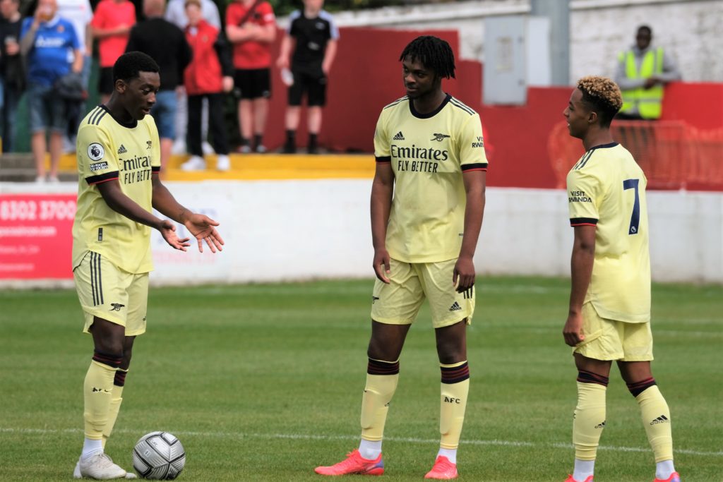 Khayon Edwards (L), Zane Monlouis (C), and Omari Hutchinson with the Arsenal u23s (Photo by Dan Critchlow)