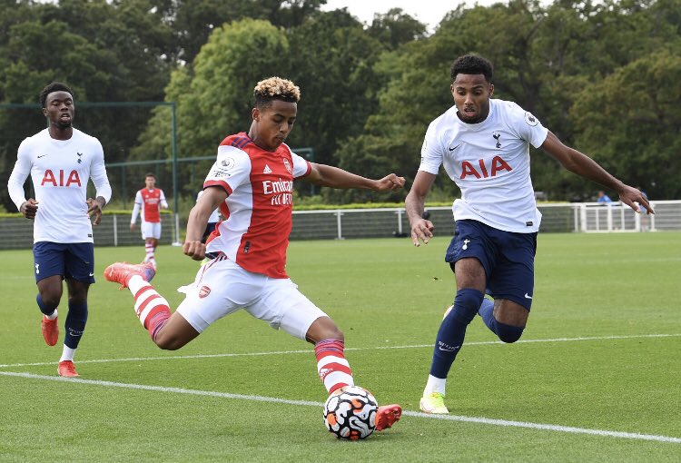 Omari Hutchinson playing against the Spurs u23s (Photo via Hutchinson on Twitter)