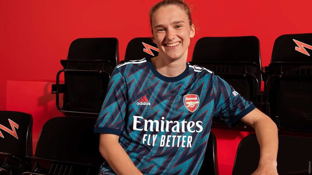 Vivianne Miedema modelling the new Arsenal third kit for 2021/22 (Photo via Arsenal.com)