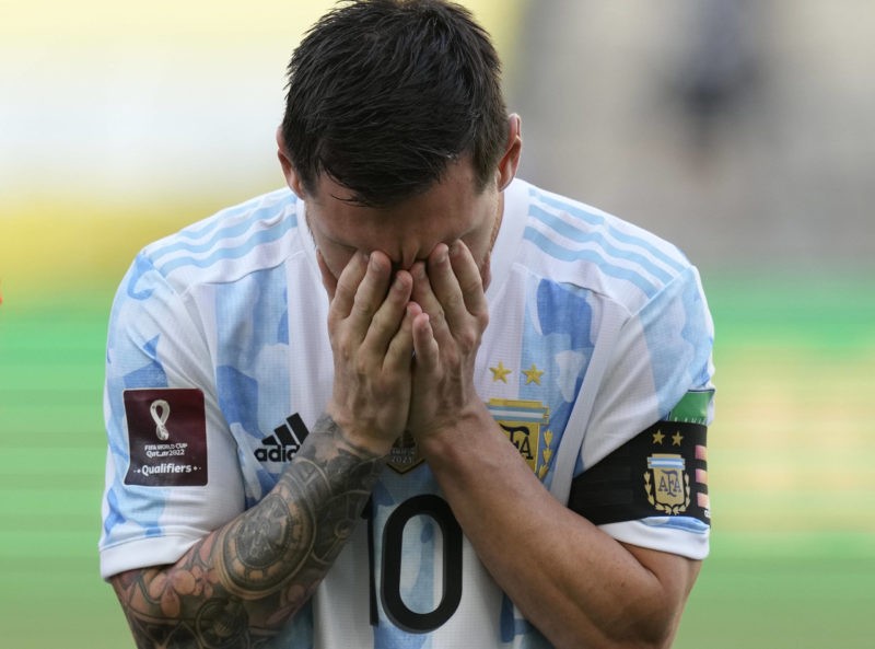 Sport Themen der Woche KW35 Sport Bilder des Tages Fußball, WM Quali, Brasilien - Argentinien, Gesundheitsbehörde sorgt wegen Corona für Spielabbruch Argentina s Lionel Messi gestures before a qualifying soccer match against Brazil for the FIFA World Cup, WM, Weltmeisterschaft, Fussball Qatar 2022 at Neo Quimica Arena stadium in Sao Paulo, Brazil, Sunday, Sept.5, 2021. AP Photo/Andre Penner Copyright: Andre Penner