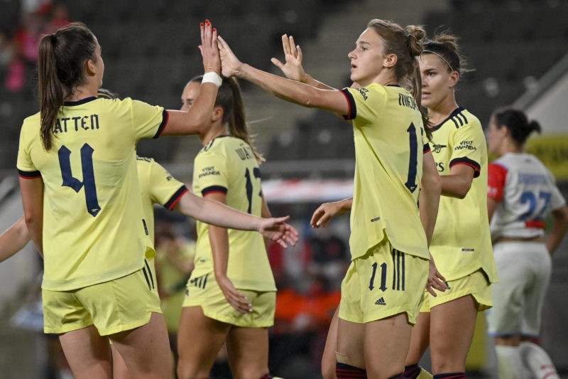 Vivianne Miedema, second from right, celebrates a goal during the UEFA Women s Champions League 2nd round match Slavia Praha vs Arsenal in Prague, ...