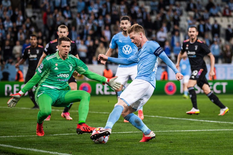 Anders Christiansen of Malmö FF and goalkeeper Wojciech Szczesny of Juventus during the UEFA Champions League football match between Malmö FF and Juventus on September 14, 2021 in Malmö. Photo: Petter Arvidson / BILDBYRAN / kod PA / PA0274