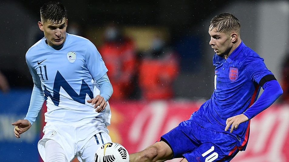 CELJE, SLOVENIA: Emile Smith-Rowe of England controls the ball whilst under pressure from Nino Zugelj of Slovenia during the UEFA Euro U21 Qualifyi...