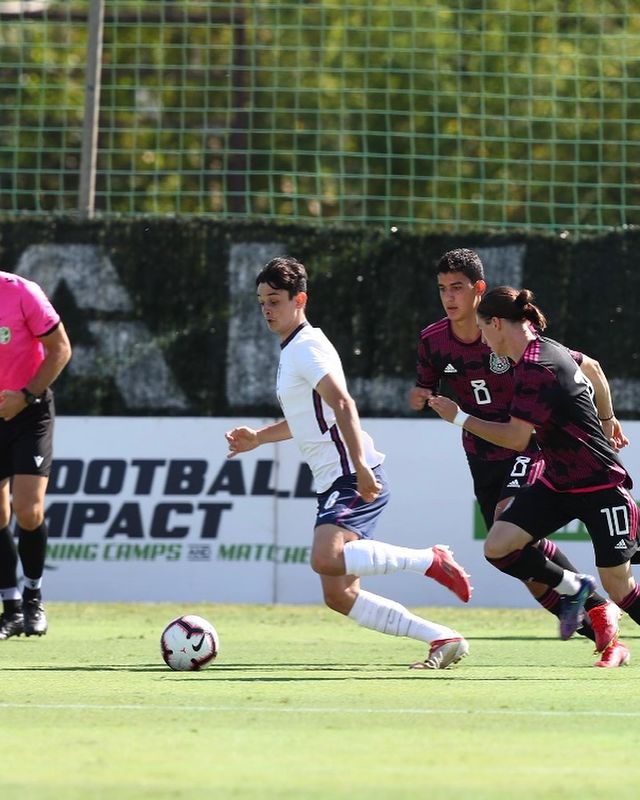 Charlie Patino and Marcelo Flores with the England u19s and Mexico u20s respectively (Photo via Patino on Instagram)