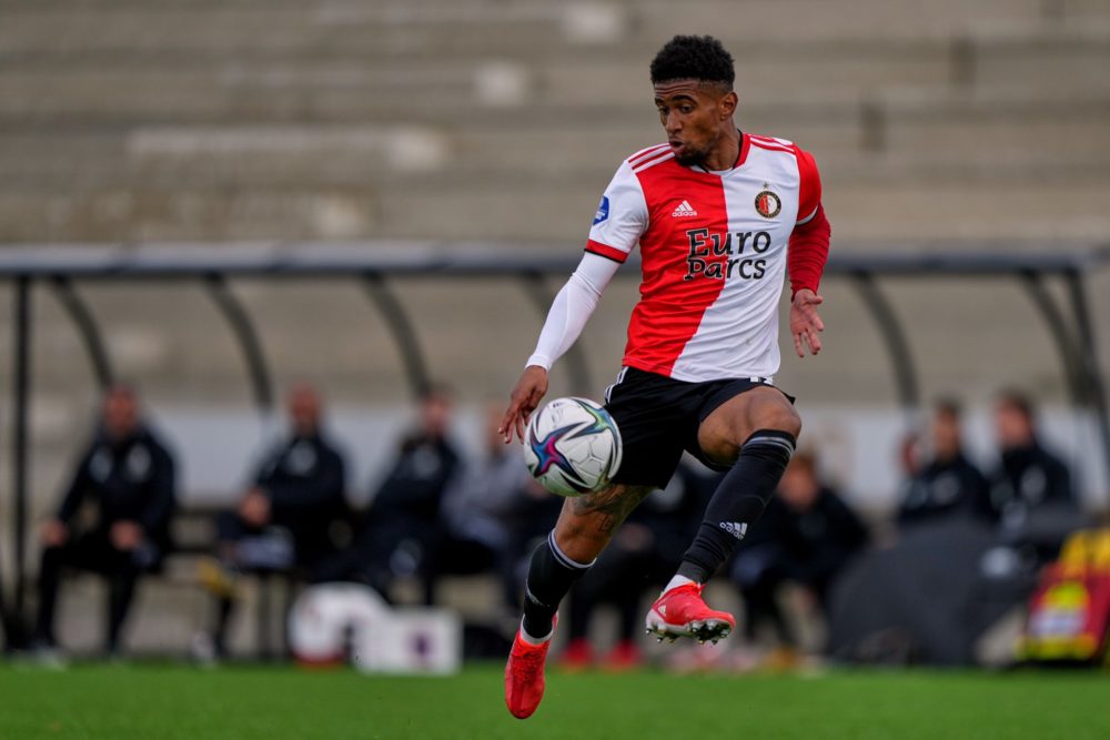 Reiss Nelson playing for Feyenoord (Photo via Feyenoord on Twitter)
