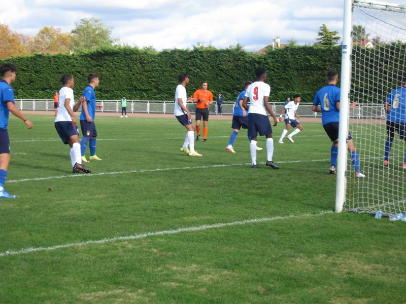 The England u16s take part in the Val de Marne Tournament (Photo via districtvaldemarne.fff)