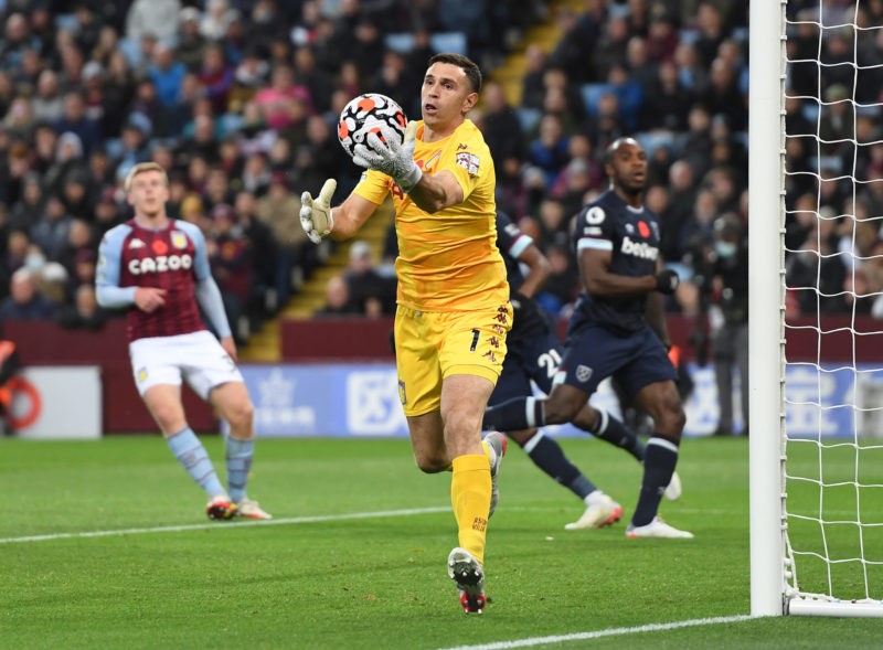 BIRMINGHAM, ENGLAND - OCTOBER 31: Emiliano Martinez of Aston Villa during the Premier League match between Aston Villa and West Ham United at Villa Park on October 31, 2021 in Birmingham, England. (Photo by Tony Marshall/Getty Images)