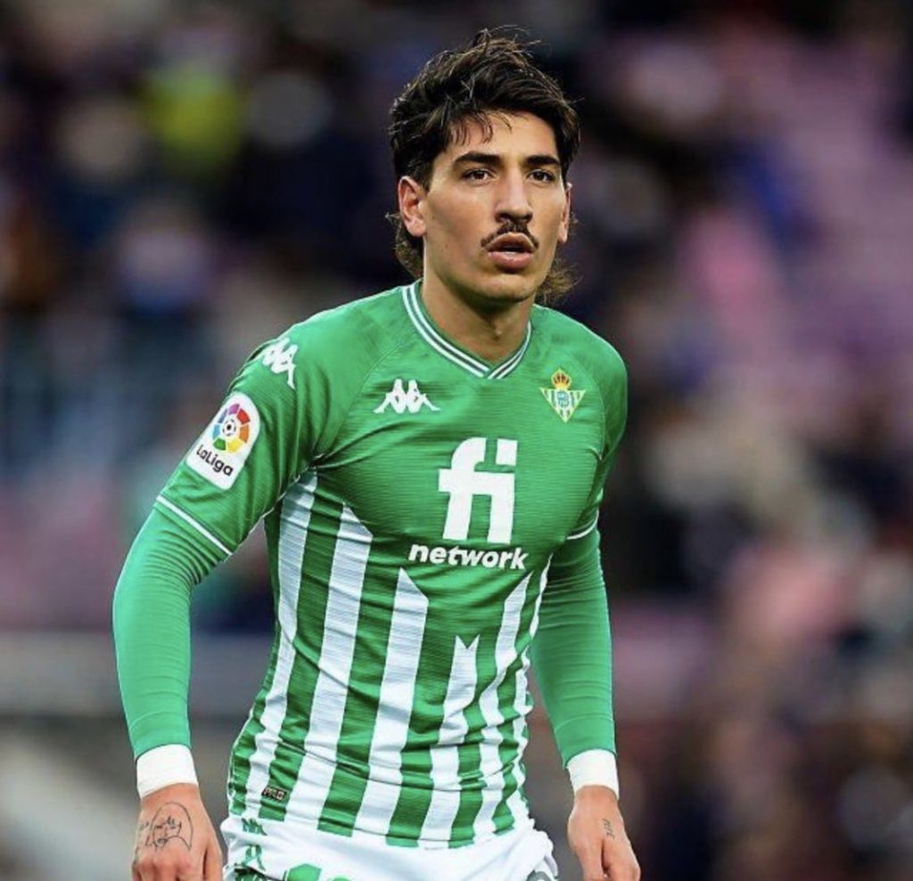 Arsenal defender ruled out of key match with new injury 2 Hector Bellerin playing for Real Betis (Photo via Bellerin on Instagram)