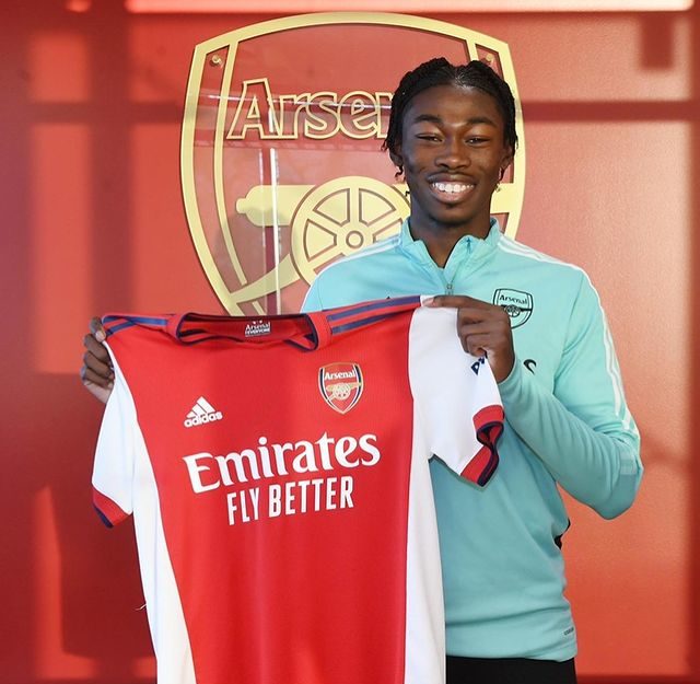 Henry Timi Davies after signing his professional contract with Arsenal (Photo via Davies on Instagram)