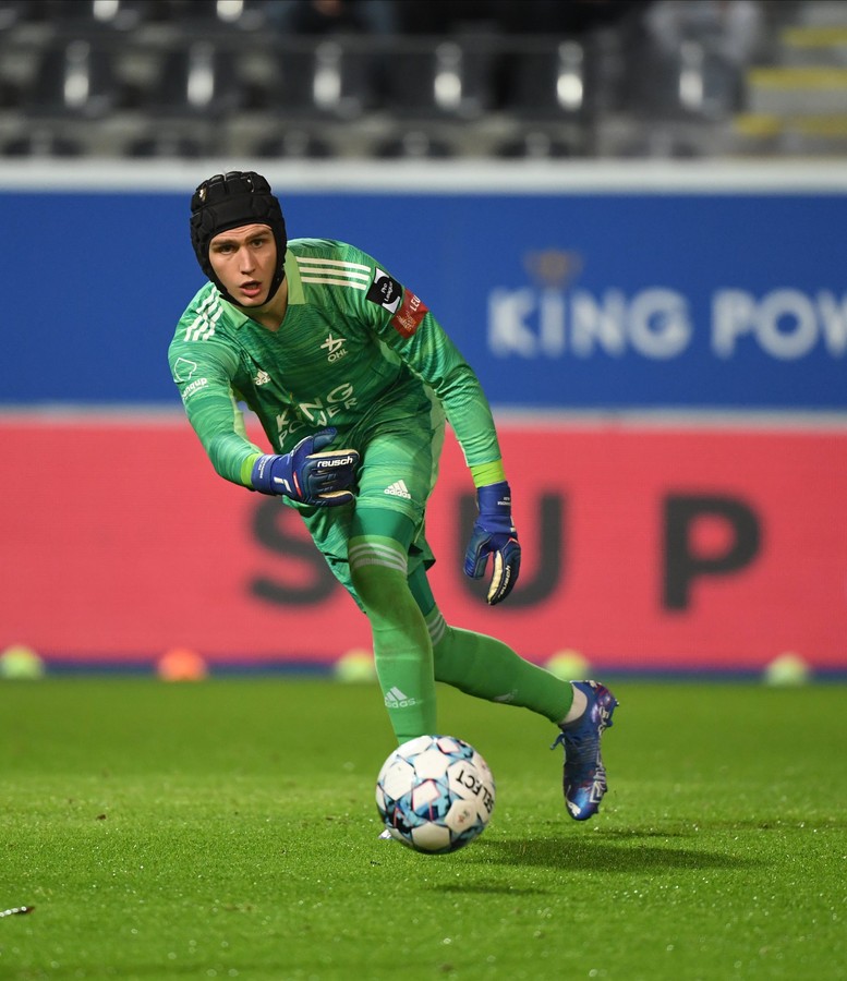 Runar Alex Runarsson pictured wearing headgear whilst playing for OH Leuven (Photo via HLN.be)