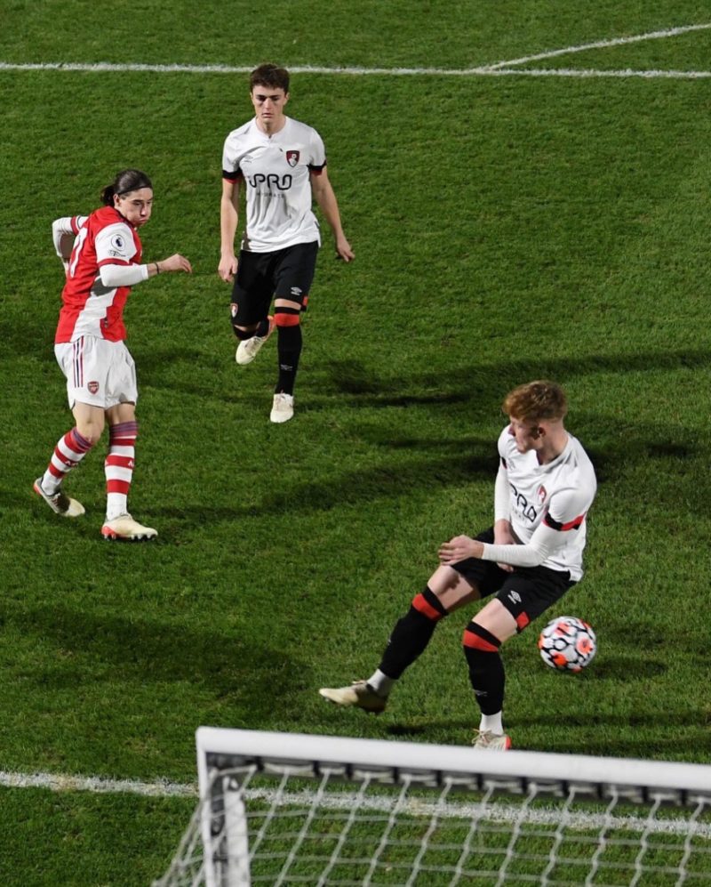 Marcelo Flores scores (Photo via Arsenal Academy on Twitter)