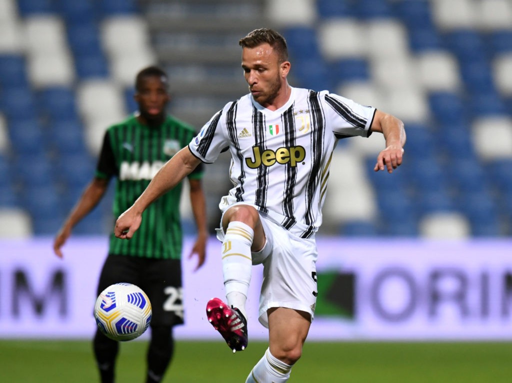 Arsenal want Arthur signed before game against Tottenham 3 REGGIO NELL'EMILIA, ITALY: Melo Arthur of Juventus runs with the ball during the Serie A match between US Sassuolo and Juventus at Mapei Stadium - Città del Tricolore on May 12, 2021. (Photo by Alessandro Sabattini / Getty Images)