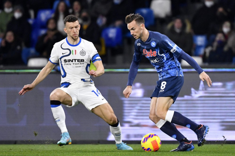 Inter Milan's Croatian midfielder Ivan Perisic (L) fights for the ball against Napoli's Spanish midfielder Fabian Ruiz during the Italian Serie A f...