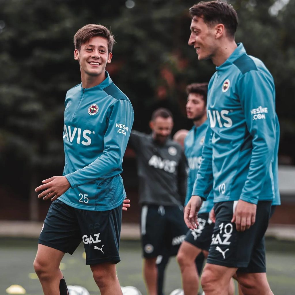 Arda Guler with Mesut Ozil in training with Fenerbahce (Photo via Guler on Instagram)