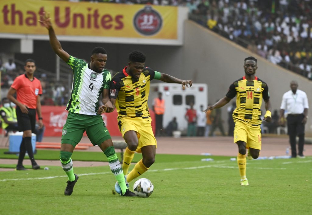 5 goals, 4 assists, 2 debuts: Arsenal's March international results 8 Nigeria's Frank Onyeka (L) vies with Ghana's Thomas Partey (C) during the World Cup 2022 qualifying football match between Nigeria and Ghana at the National Stadium in Abuja on March 29, 2022. (Photo by Pius Utomi EKPEI / AFP)