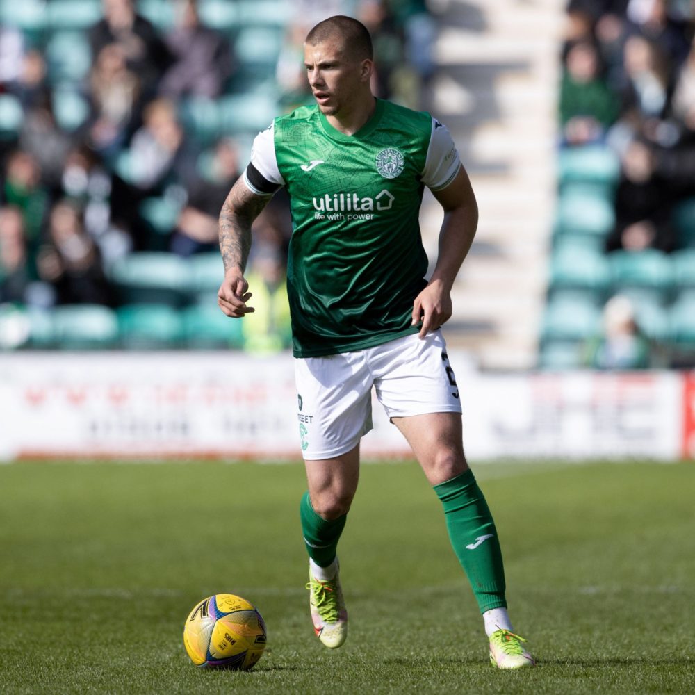 Harry Clarke playing for Hibernian FC (Photo via Hibs on Twitter)