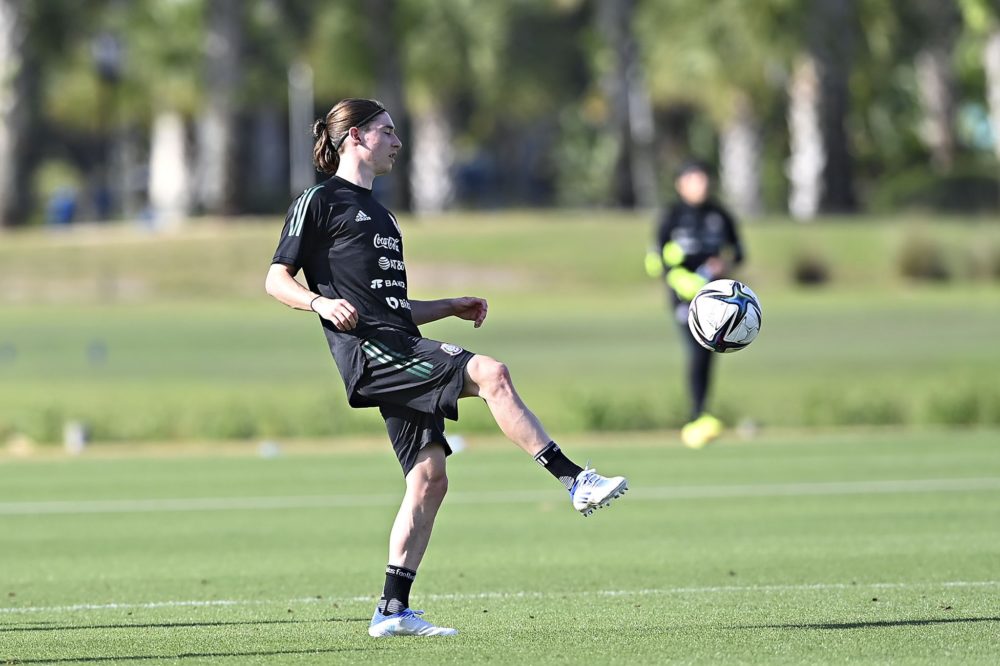 Marcelo Flores trains with the Mexican National Team (Photo via Mexican National Team on Twitter)