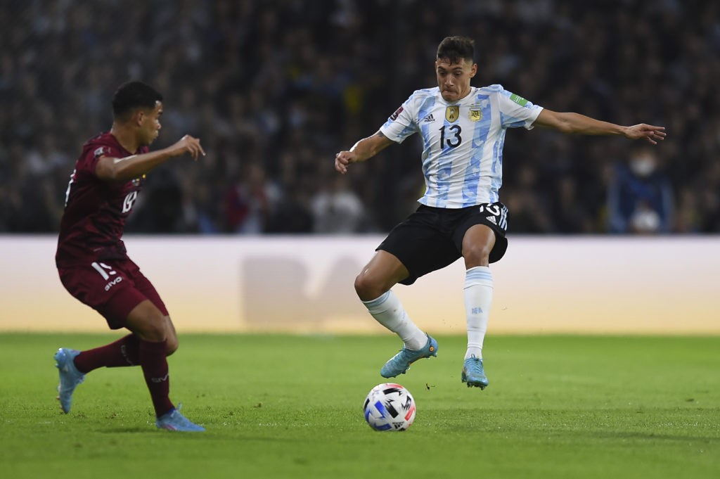 Arsenal could use unwanted 28yo to sign €25-30m target 3 BUENOS AIRES, ARGENTINA: Nahuel Molina of Argentina fights for the ball with Miguel Navarro of Venezuela during the FIFA World Cup Qatar 2022 qualification match between Argentina and Venezuela at Estadio Alberto J. Armando on March 25, 2022. (Photo by Marcelo Endelli/Getty Images)