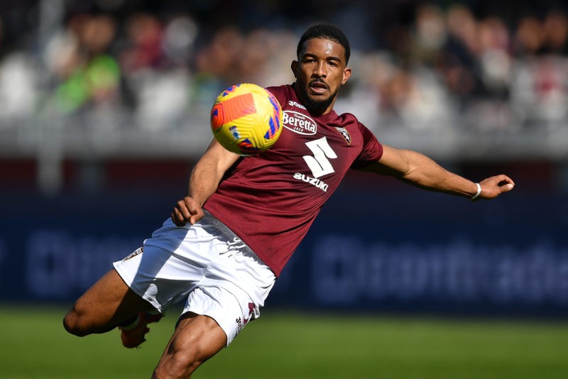 TURIN, ITALY - FEBRUARY 27: Gleison Bremer of Torino FC kicks the ball during the Serie A match between Torino FC and Cagliari Calcio at Stadio Olimpico di Torino on February 27, 2022 in Turin, Italy. (Photo by Valerio Pennicino/Getty Images)