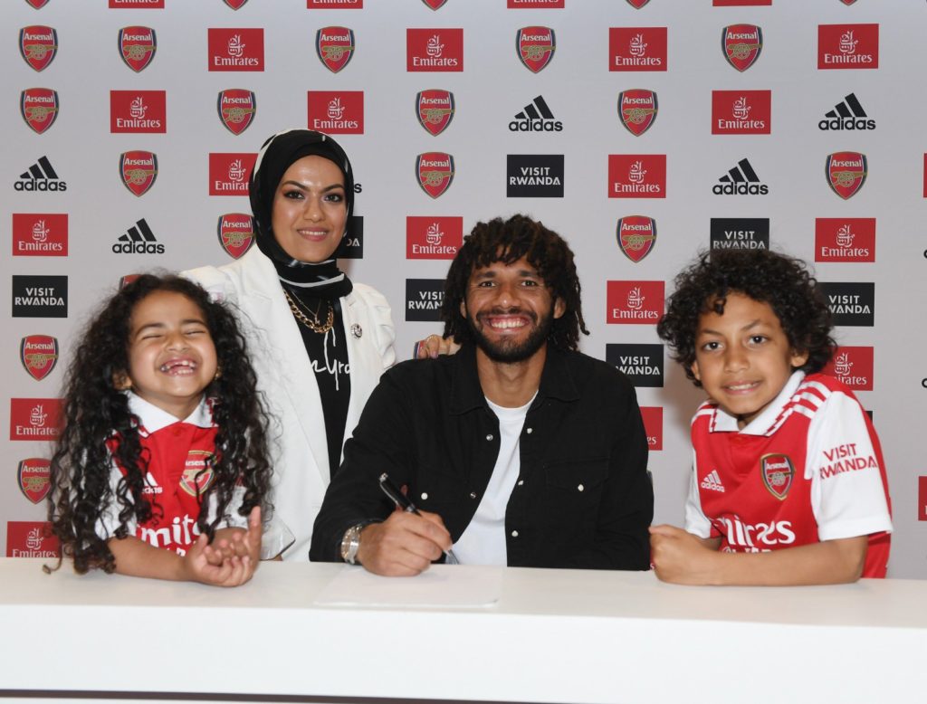 Details as Arsenal announce new contract Mohamed Elneny 2 Mohamed Elneny with his family signing his new Arsenal contract (Photo via Elneny on Twitter)