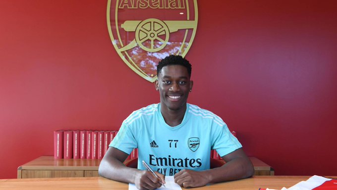 Exclusive: Young Arsenal striker suffers hamstring injury 3 Khayon Edwards signs his new contract (Photo via Arsenal on Twitter)