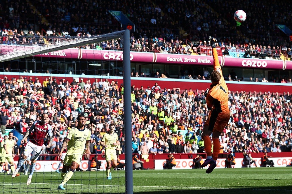 Arsenal and Fulham reach £8m agreement for Bernd Leno 3 Arsenal's German goalkeeper Bernd Leno (R) punches the ball during the English Premier League football match between Aston Villa and Arsenal at Villa Park in Birmingham, central England, on March 19, 2022. (Photo by ADRIAN DENNIS/AFP via Getty Images)