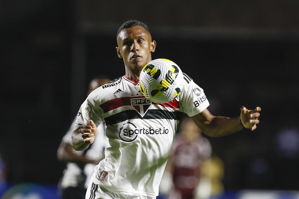 Fee agreed: Arsenal deal for 1st summer signing close to completion 2 SAO PAULO, BRAZIL: Marquinhos of Sao Paulo controls the ball during the match between Sao Paulo and Santos as part of Brasileirao Series A 2022 at Morumbi Stadium on May 02, 2022. (Photo by Ricardo Moreira/Getty Images)
