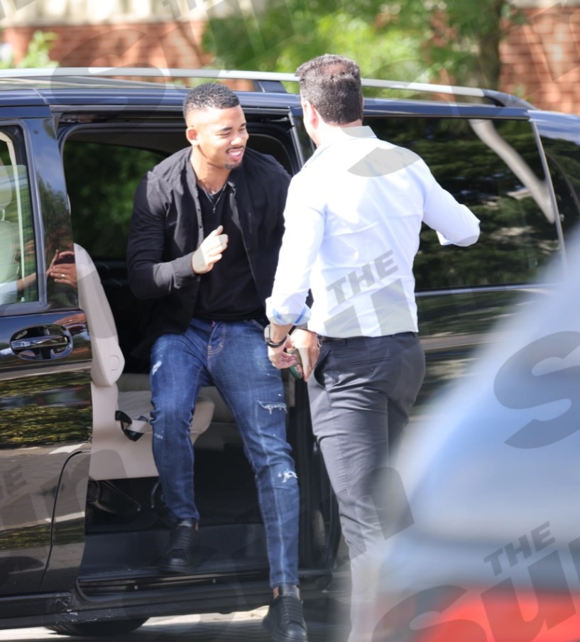 Gabriel Jesus arriving for a medical and greeting Edu Gaspar (via The Sun)