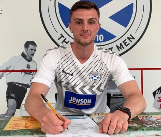 Alex Kirk signing for Ayr United on loan (Photo via Ayr United FC)
