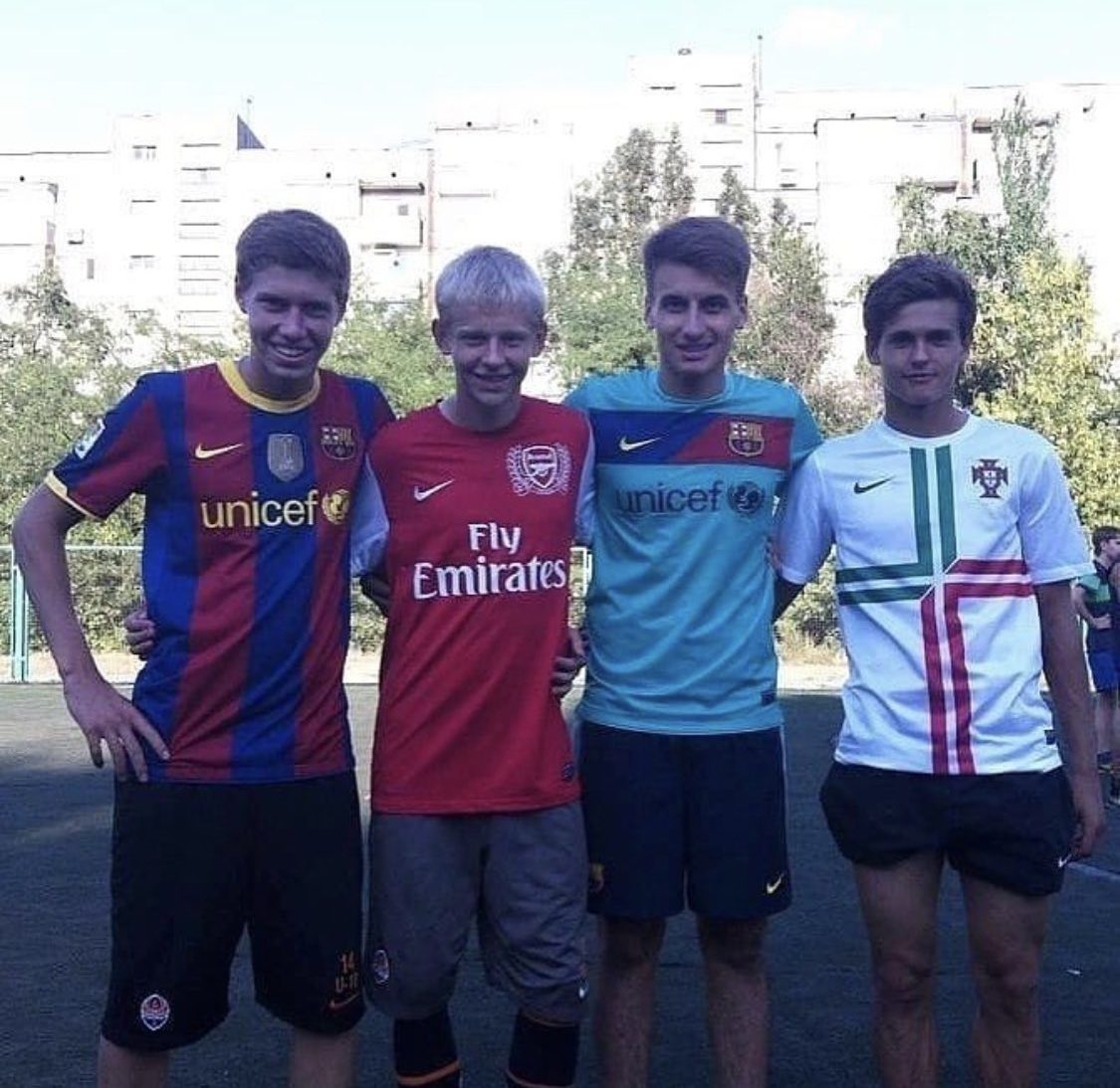 Oleksandr Zinchenko wearing an Arsenal shirt in an old photo