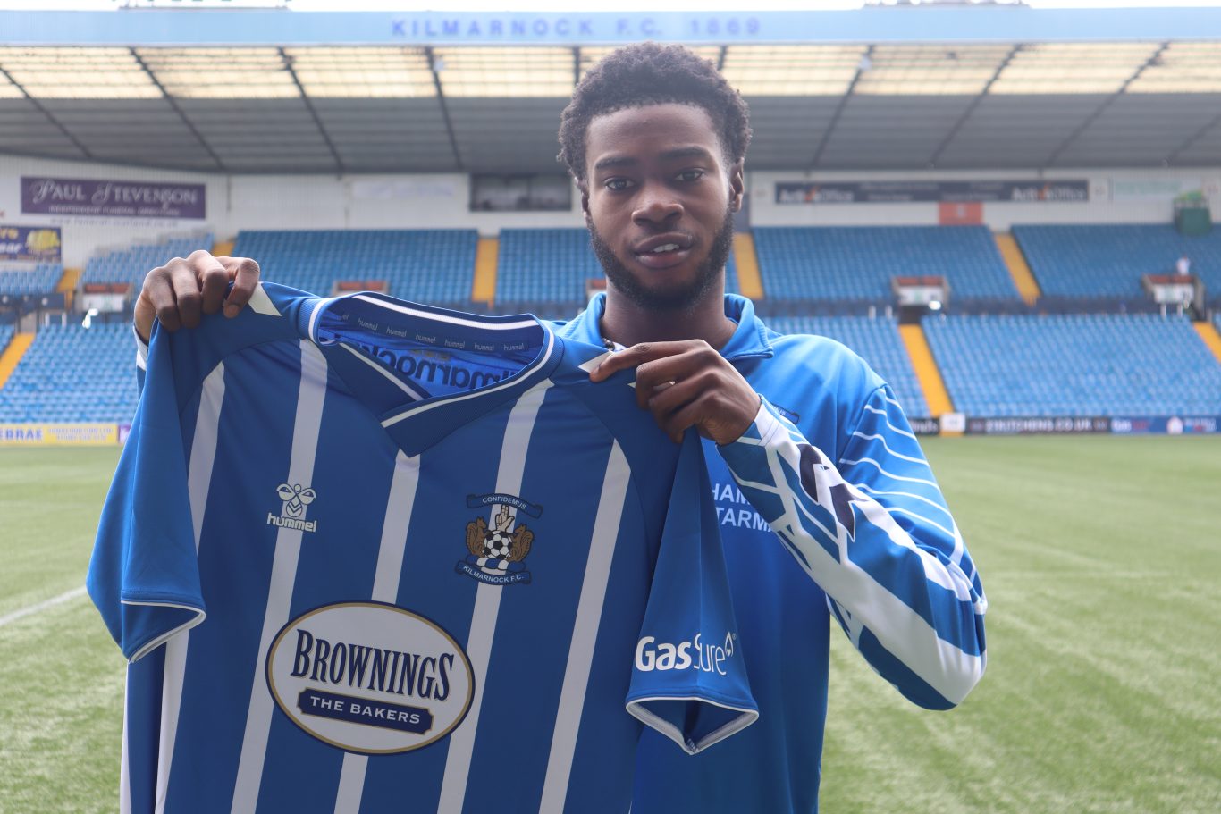 Ryan Alebiosu after signing for Kilmarnock FC on loan (Photo via Kilmarnock FC)