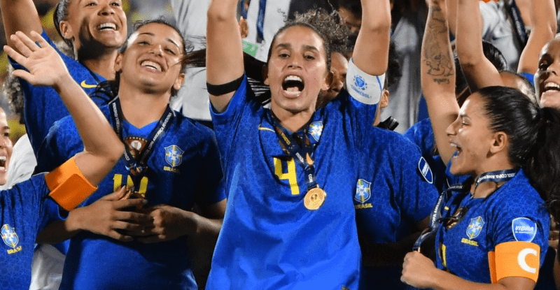 Arsenal confirm Brazilian's exit on free transfer 4 BUCARAMANGA, COLOMBIA - JULY 30: Rafaelle of Brazil lifts the trophy with teammates after winning the final match between Brazil and Colombia as part of Women's CONMEBOL Copa America 2022 at Estadio Alfonso Lopez on July 30, 2022 in Bucaramanga, Colombia. (Photo by Gabriel Aponte/Getty Images)
