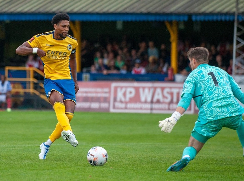 Arsenal 19yo scores 45-yard stunner in pre-season 3 James Hillson makes a save for the Arsenal u21s vs St. Albans City (Photo via St. Albans City FC on Twitter)