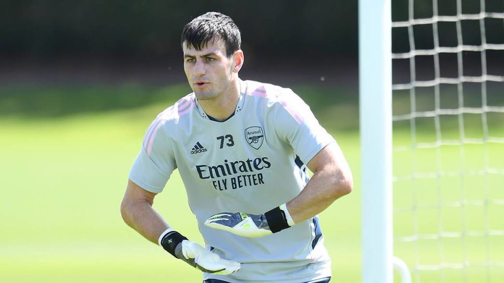 "Brilliant": Arsenal loanee praised as his team avoid relegation 3 Tom Smith with Arsenal (Photo via Arsenal.com)