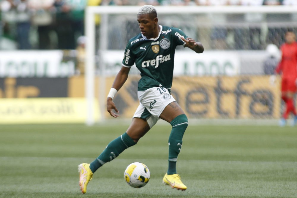 SAO PAULO, BRAZIL: Danilo of Palmeiras controls the ball during a match between Palmeiras and Flamengo as part of Brasileirao 2022 at Allianz Parqu...