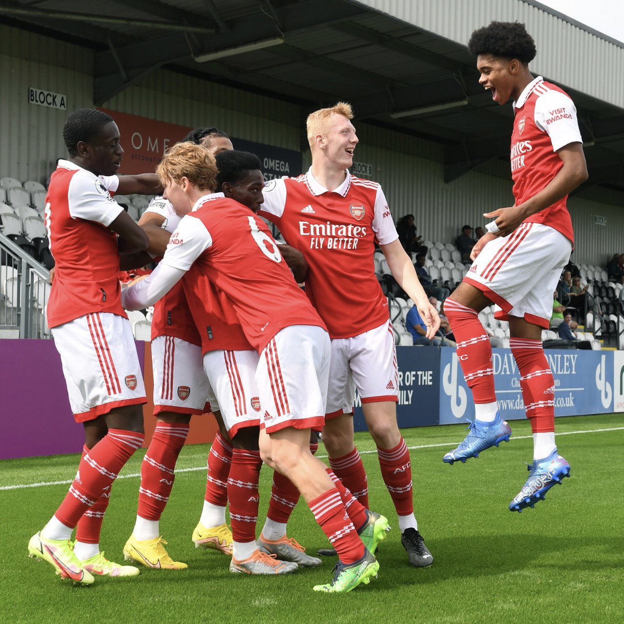 The Arsenal u21s celebrate a goal (Photo via Arsenal Academy on Twitter)